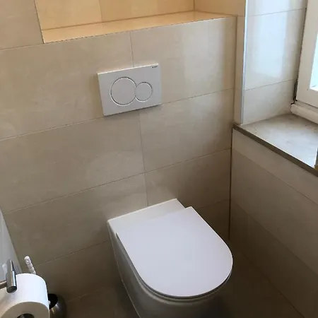 ペンション シュメラーガルテン ゲストハウス