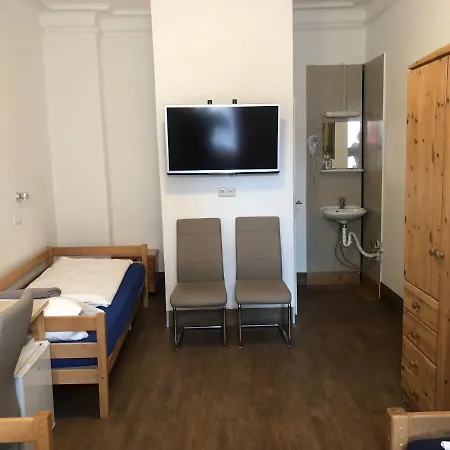 ペンション シュメラーガルテン ゲストハウス ミュンヘン