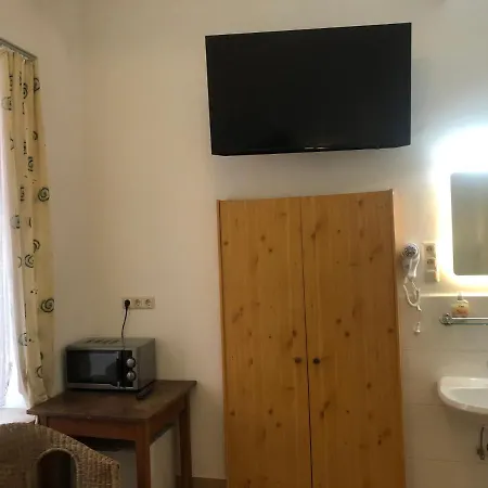 ペンション シュメラーガルテン ゲストハウス 2*