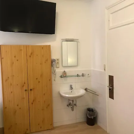 ペンション シュメラーガルテン ゲストハウス