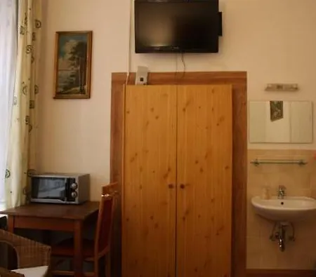 ペンション シュメラーガルテン ゲストハウス ミュンヘン