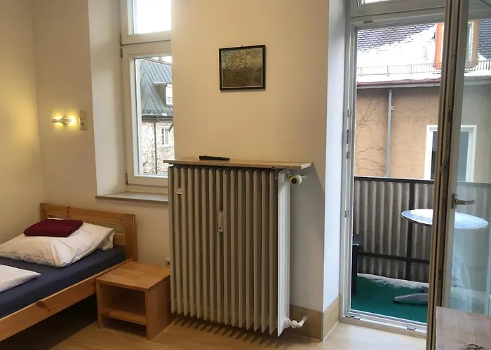 ペンション シュメラーガルテン ゲストハウス