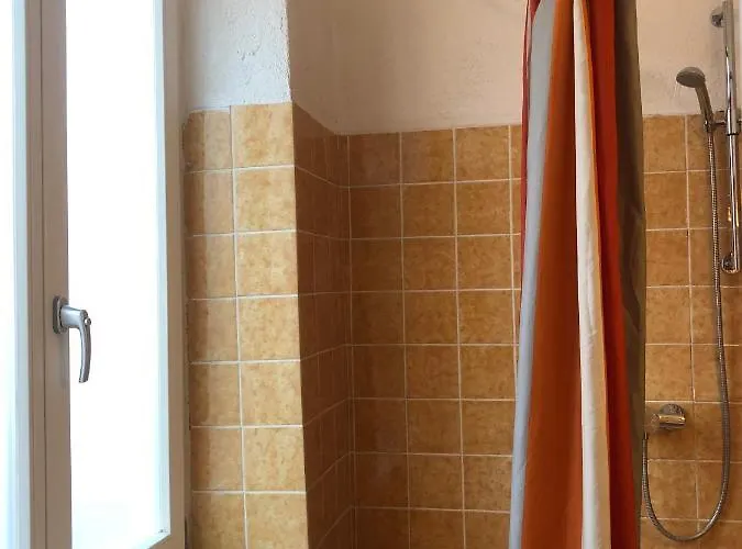 ゲストハウス ペンション シュメラーガルテン ミュンヘン