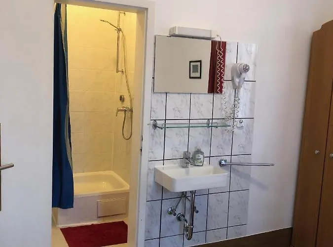 ペンション シュメラーガルテン 2* ミュンヘン