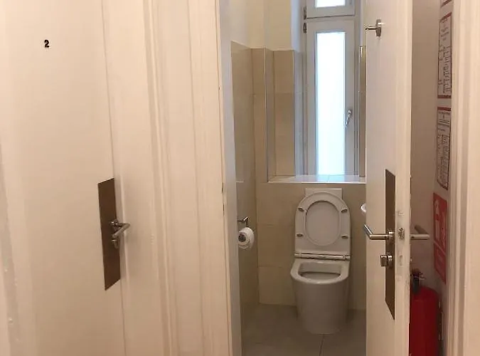 ゲストハウス ペンション シュメラーガルテン ミュンヘン