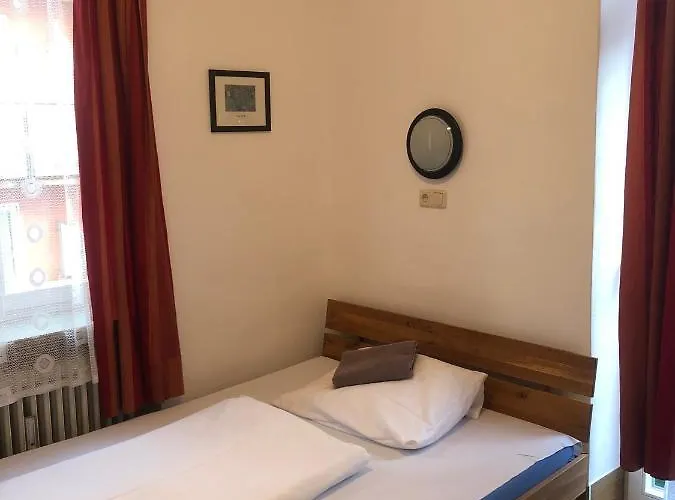 ペンション シュメラーガルテン ゲストハウス 2*