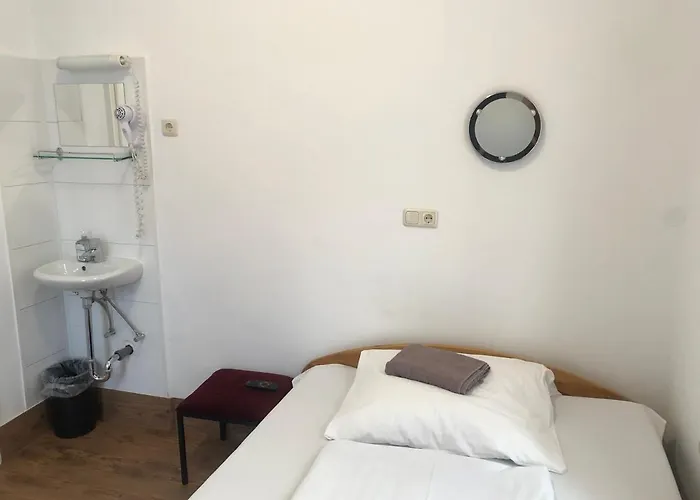 ゲストハウス ペンション シュメラーガルテン 2*