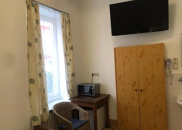 ゲストハウス ペンション シュメラーガルテン 2*