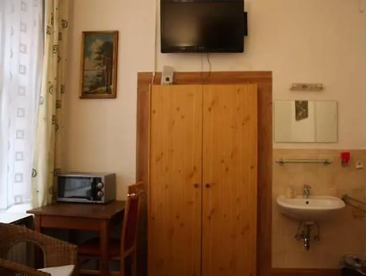 ペンション シュメラーガルテン ゲストハウス ミュンヘン