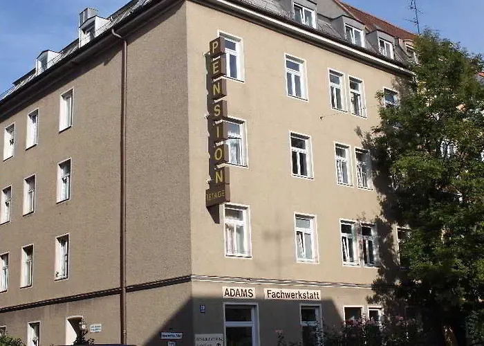 ゲストハウス ペンション シュメラーガルテン ミュンヘン